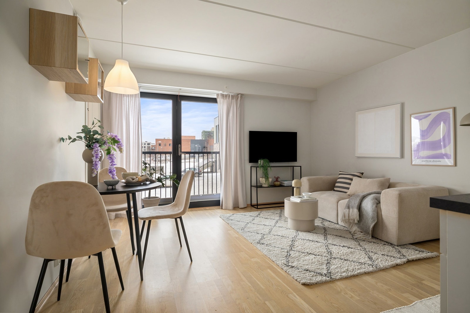 Krogsveen ved Remi Bangsund har gleden av å presentere Lunden 39B! En flott 2-roms selveierleilighet fra 2019, beliggende i et populært boligområde i vekst. Galleribilde