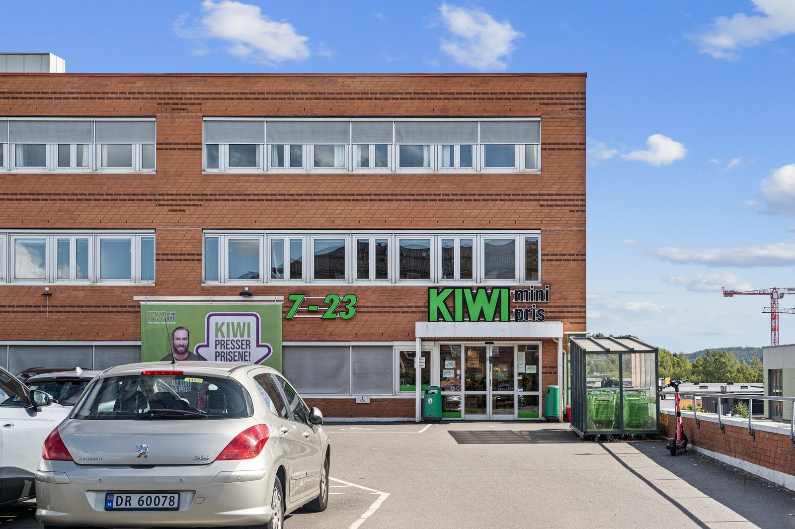 Nærmeste dagligvarebutikk blir Kiwi, som ligger i nabobygget. Galleribilde