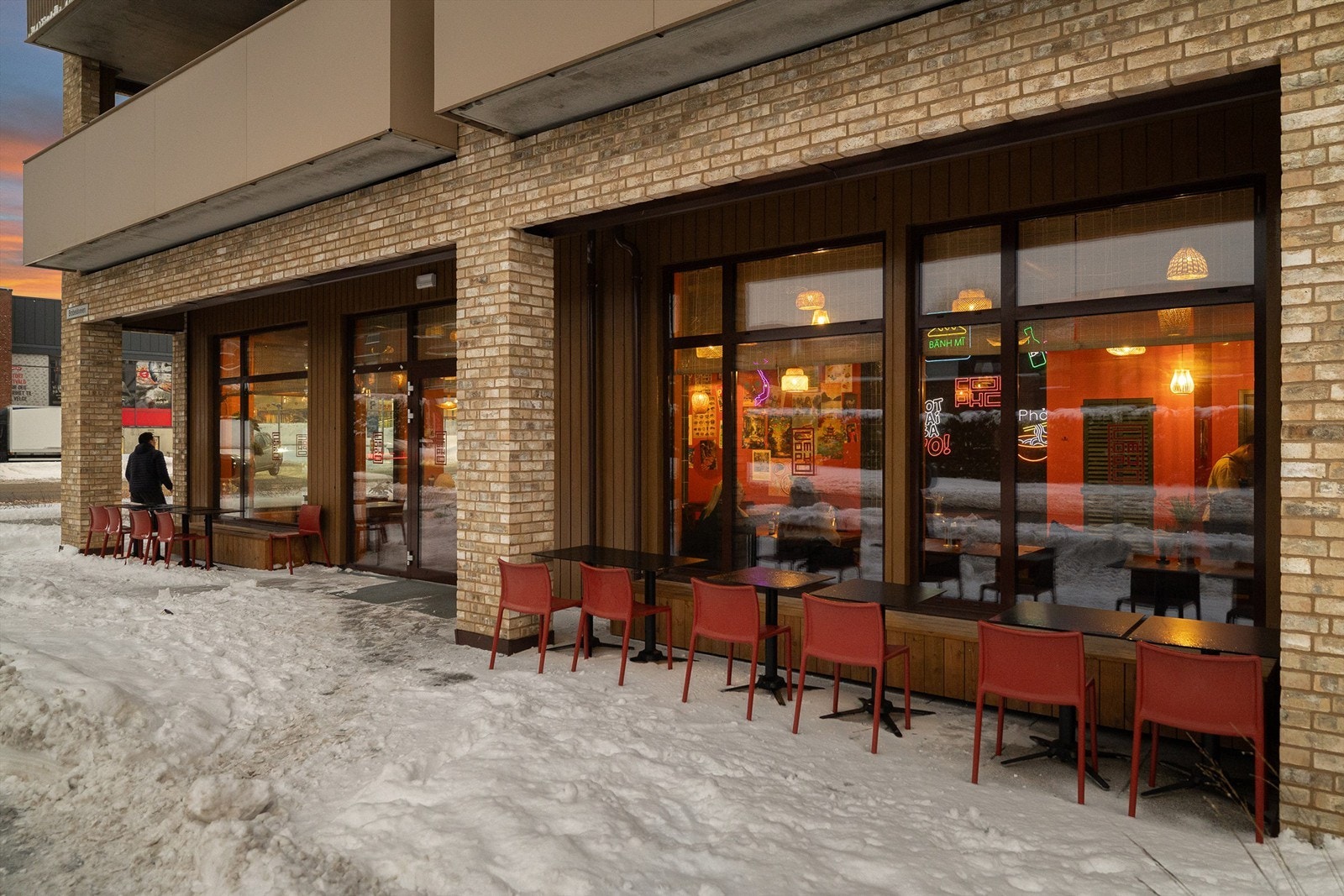 Det er etablert flere populære spisesteder i nabolaget i senere tid, her sett ved den vietnamesiske restauranten, Compho. Galleribilde