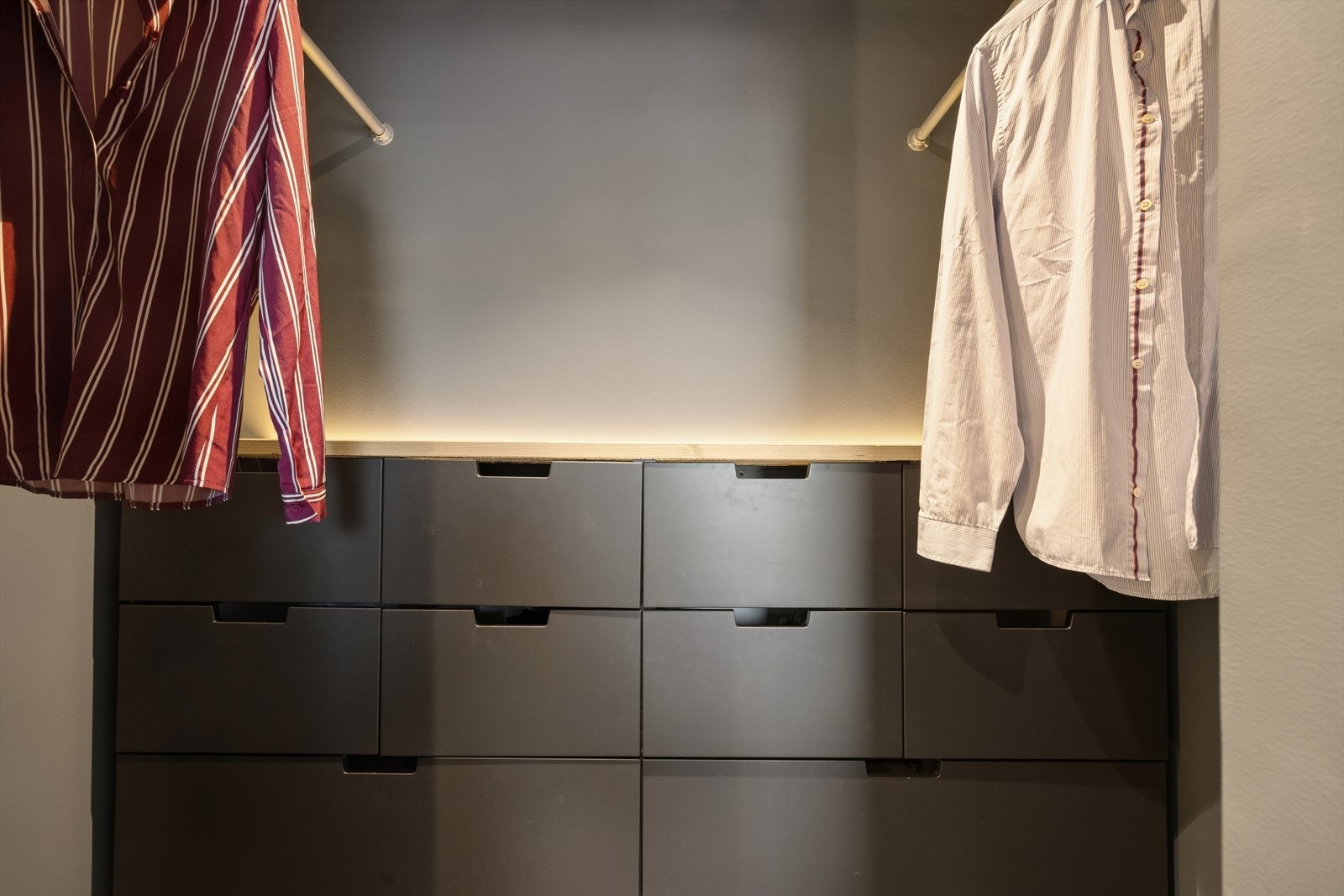 Bod som opprinnelig er tilknyttet soverom er innlemmet i soverom i en walk in closet løsning Galleribilde