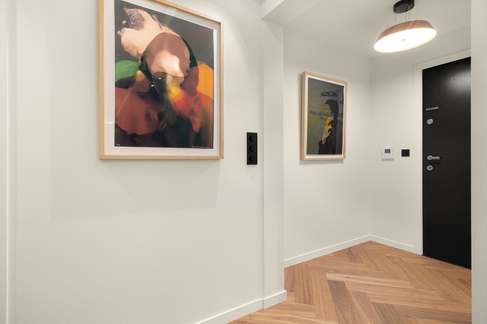 Velkommen inn! Gangen gir et godt førsteinntrykk med plass til oppbevaringsløsninger etter ønske. Galleribilde