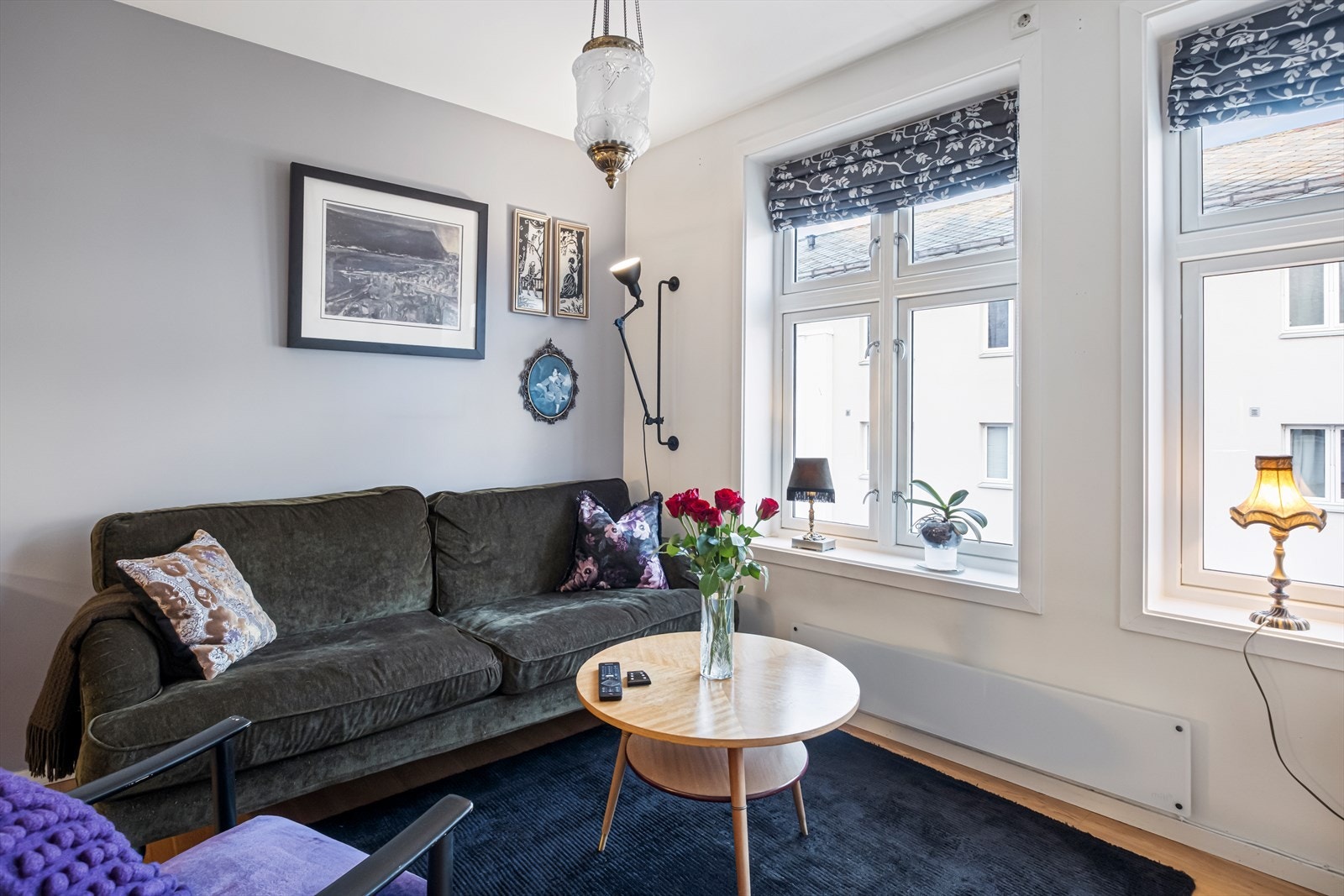 God plass til sofagruppe på stue Galleribilde