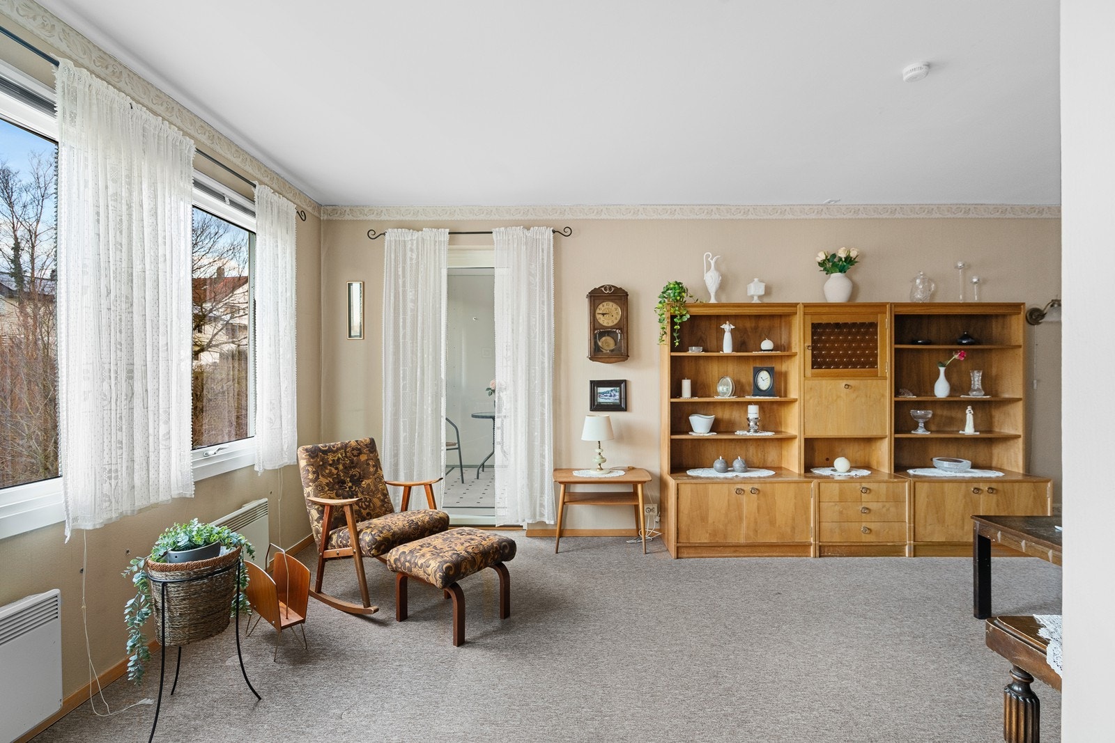 Fra stue er det utgang til innglasset balkong. Galleribilde