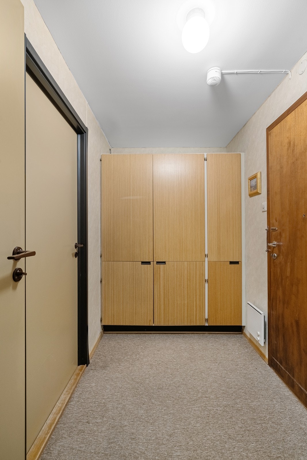 Entré/gang med god plass til oppbevaring av klær og sko. Galleribilde