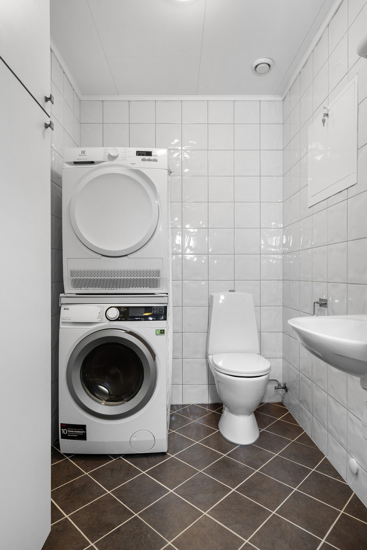 Praktisk vaskerom med wc i første etasje. Galleribilde