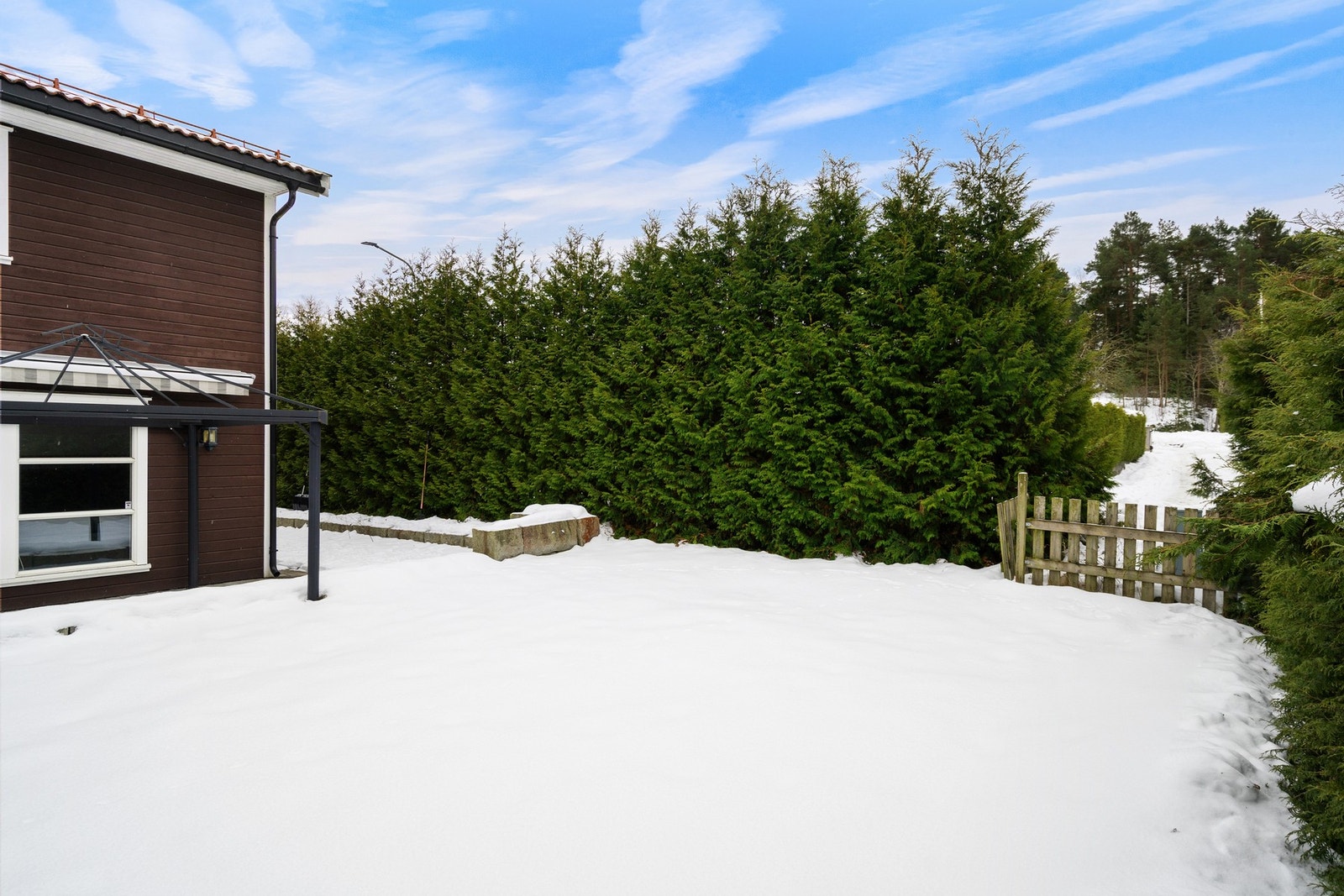Boligen har en solrik og meget barnevennlig hage. Galleribilde