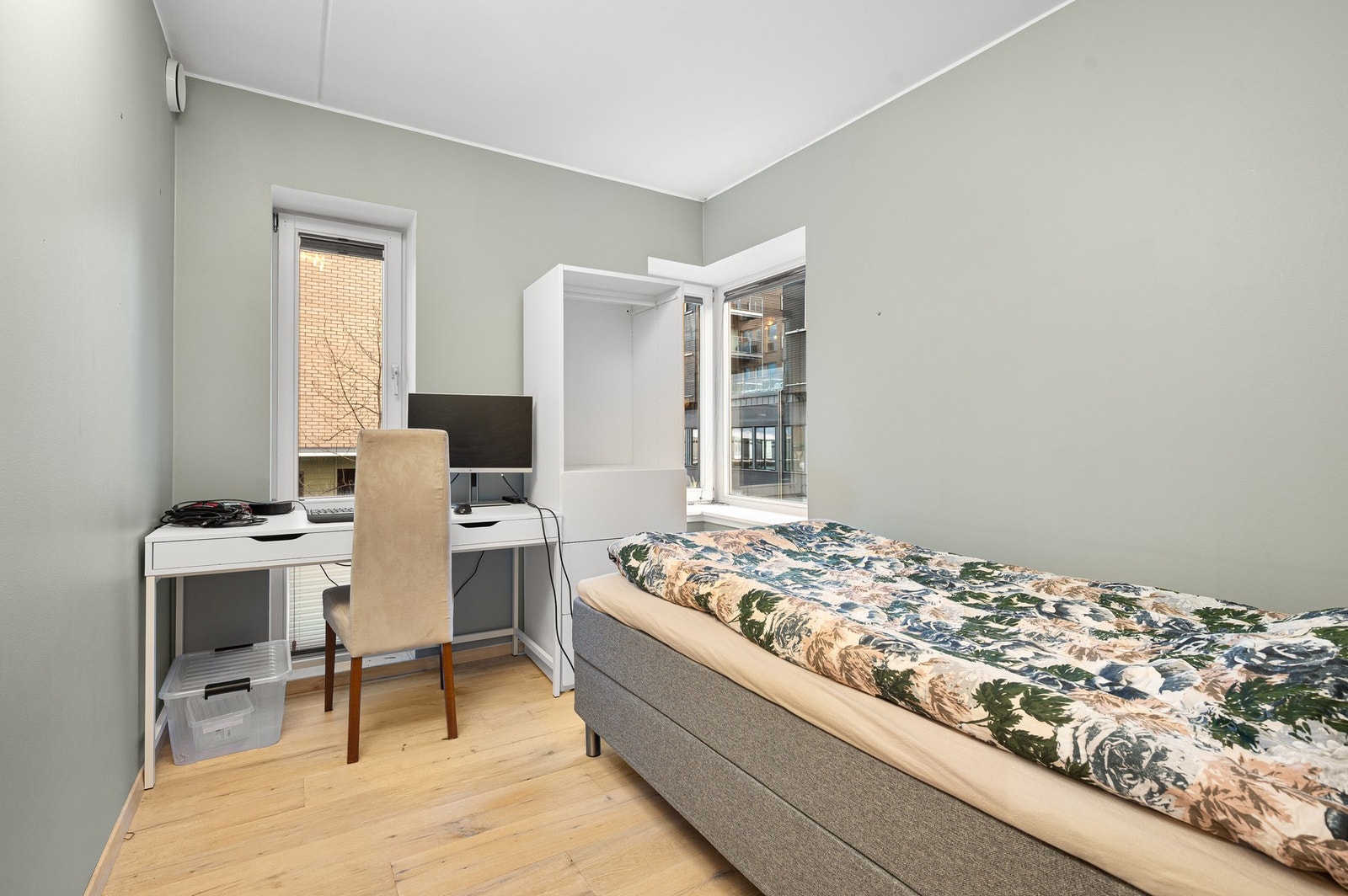 Det andre soverommet er på 8 m² og har god plass til stor seng og øvrig soveromsmøblement. Soverommet er malt i behagelige farger. Galleribilde