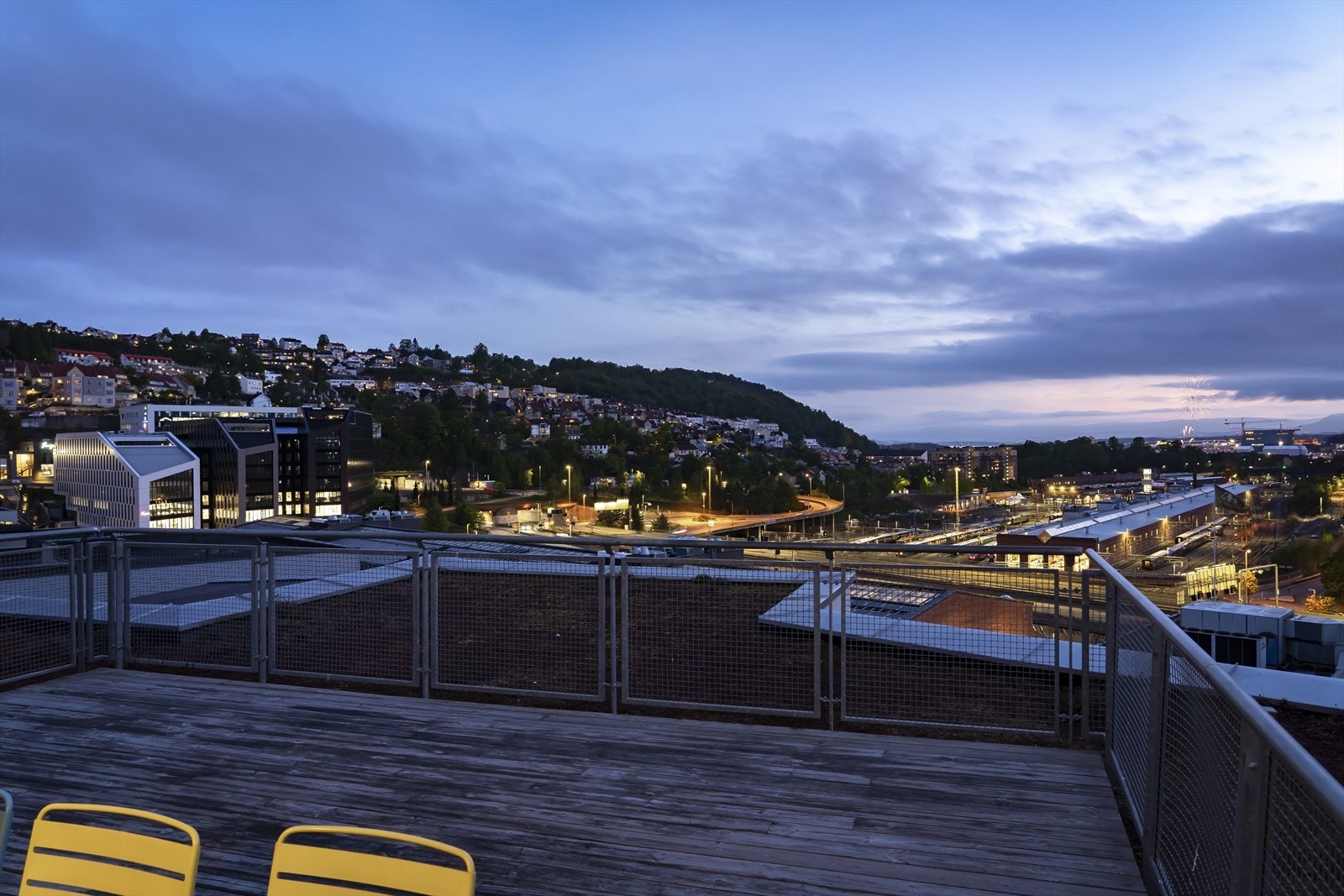 Fra takterrassen har man panoramautsikt av nærområdet og resten av Oslo by. Galleribilde