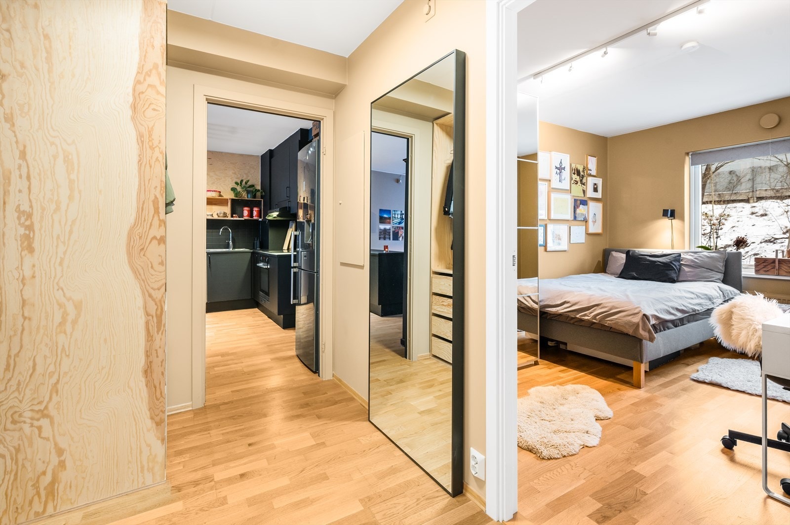 Leiligheten har en innbydende entré som gir et godt førsteinntrykk idet man kommer inn døren. Galleribilde