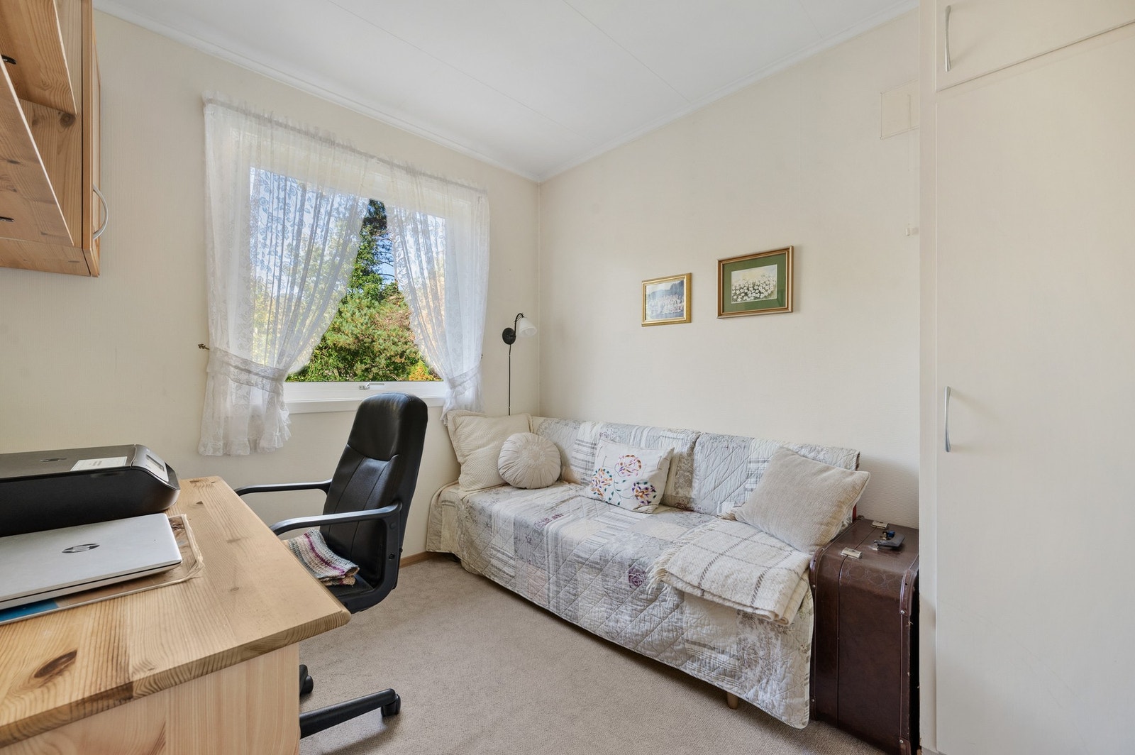 Boligens 2 soverom har også en god størrelse. Rommet har vært brukt som gjesterom og kontor. Galleribilde