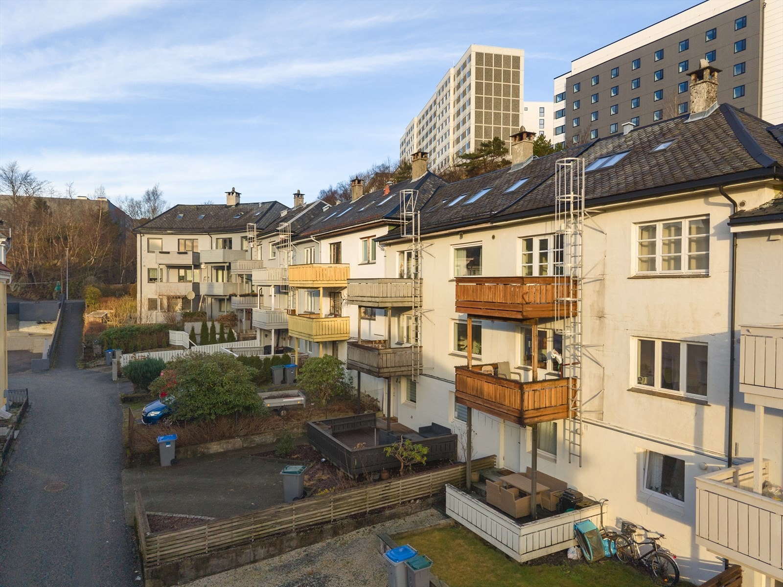 Med leiligheten følger det en praktisk bod i kjelleren som gir ekstra oppbevaringsplass - perfekt for sesongutstyr, hobbyting eller det du ikke trenger å ha fremme til daglig Galleribilde