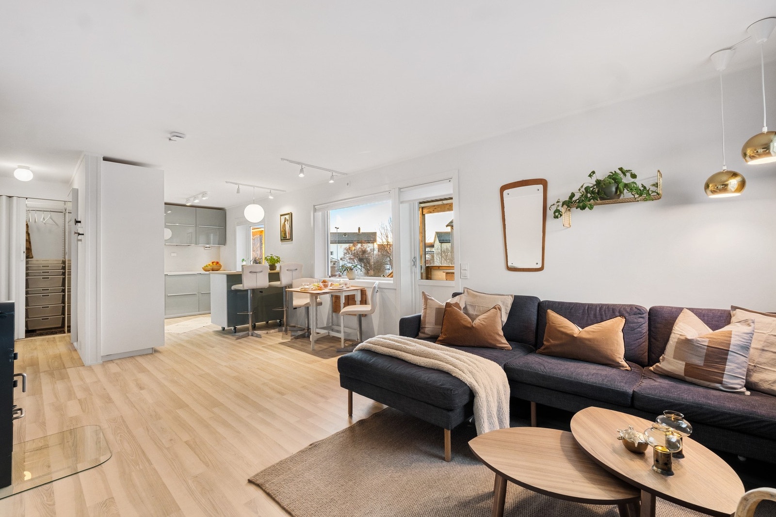 Leiligheten ligger i 1. etasje, og fremstår i svært god stand - løpende oppgradert og modernisert. Galleribilde