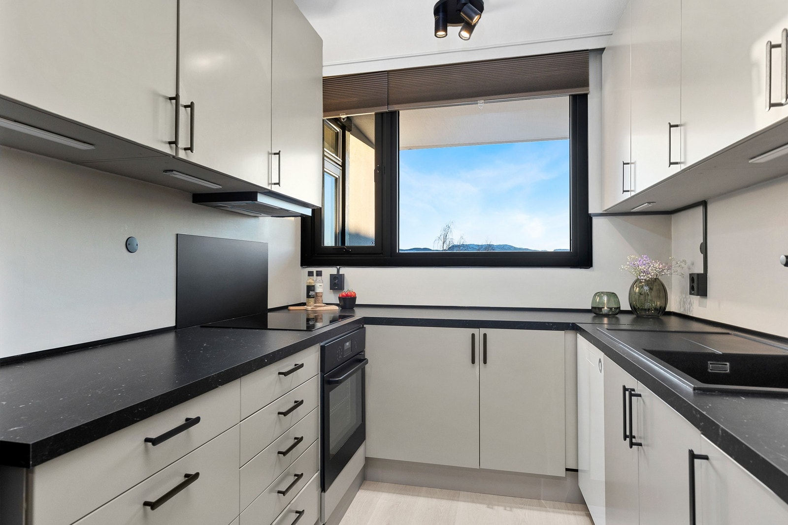 Pent og moderne kjøkken på 6,8 kvm. TG1 fra takstmann. Galleribilde