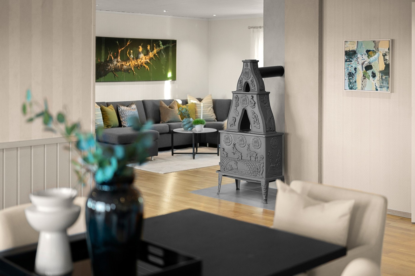 Vedovn er en god varmekilde i tillegg til et flott møbel. Galleribilde