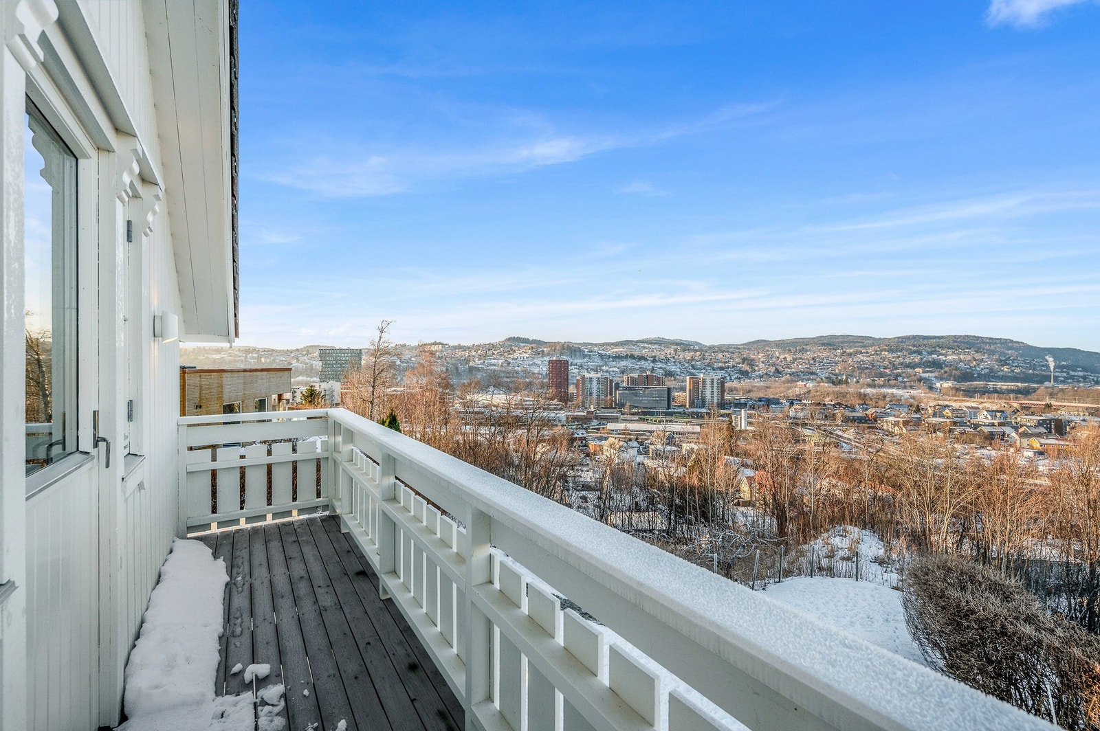 Fra balkongen har man fantastisk utsikt over Trondheim. Galleribilde