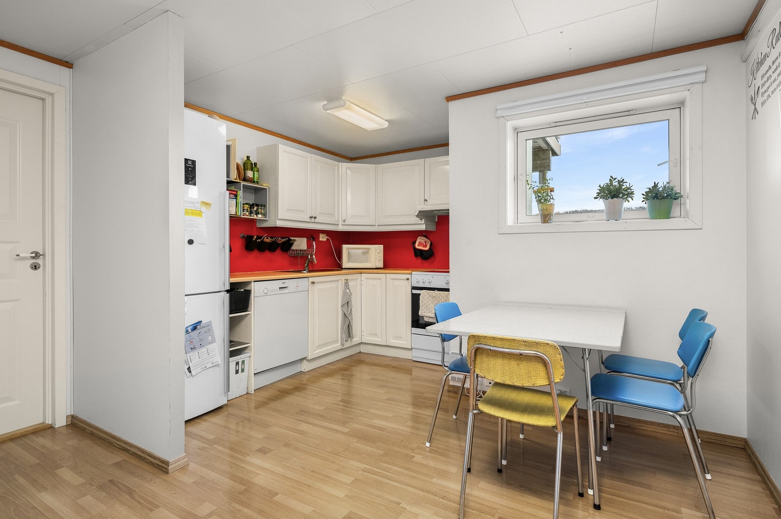 Underetasje består blant annet av egen utleiedel med 4 soverom. Galleribilde