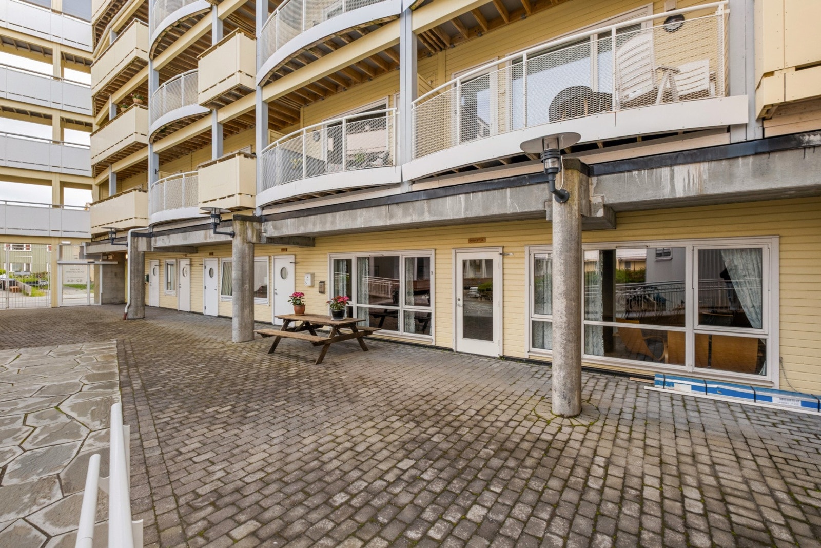 Felles atrium som er pent opparbeidet. Galleribilde