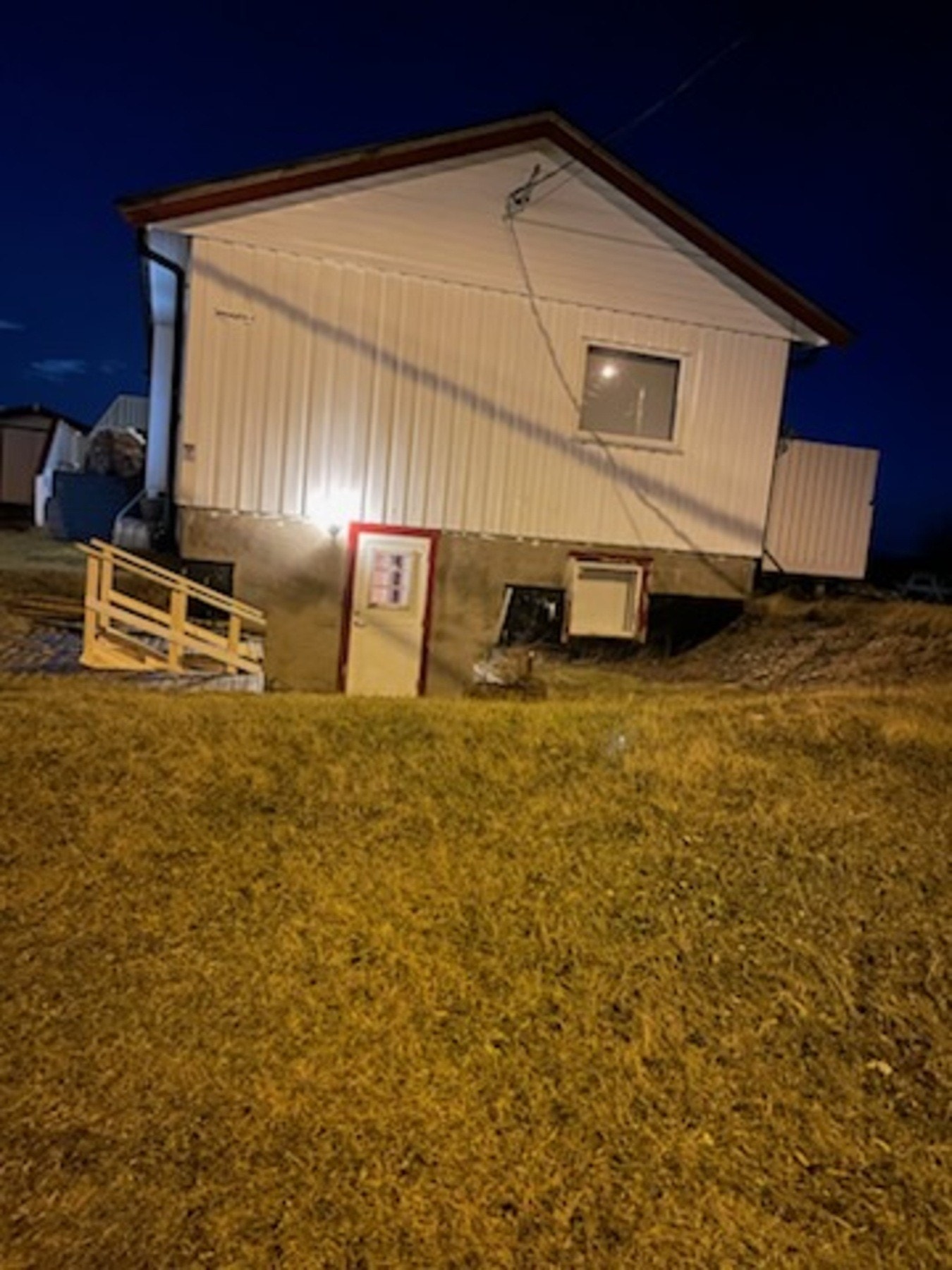 Kjeller er innredet til egen boenhet (ikke søkt godkjent hos kommunen) Galleribilde