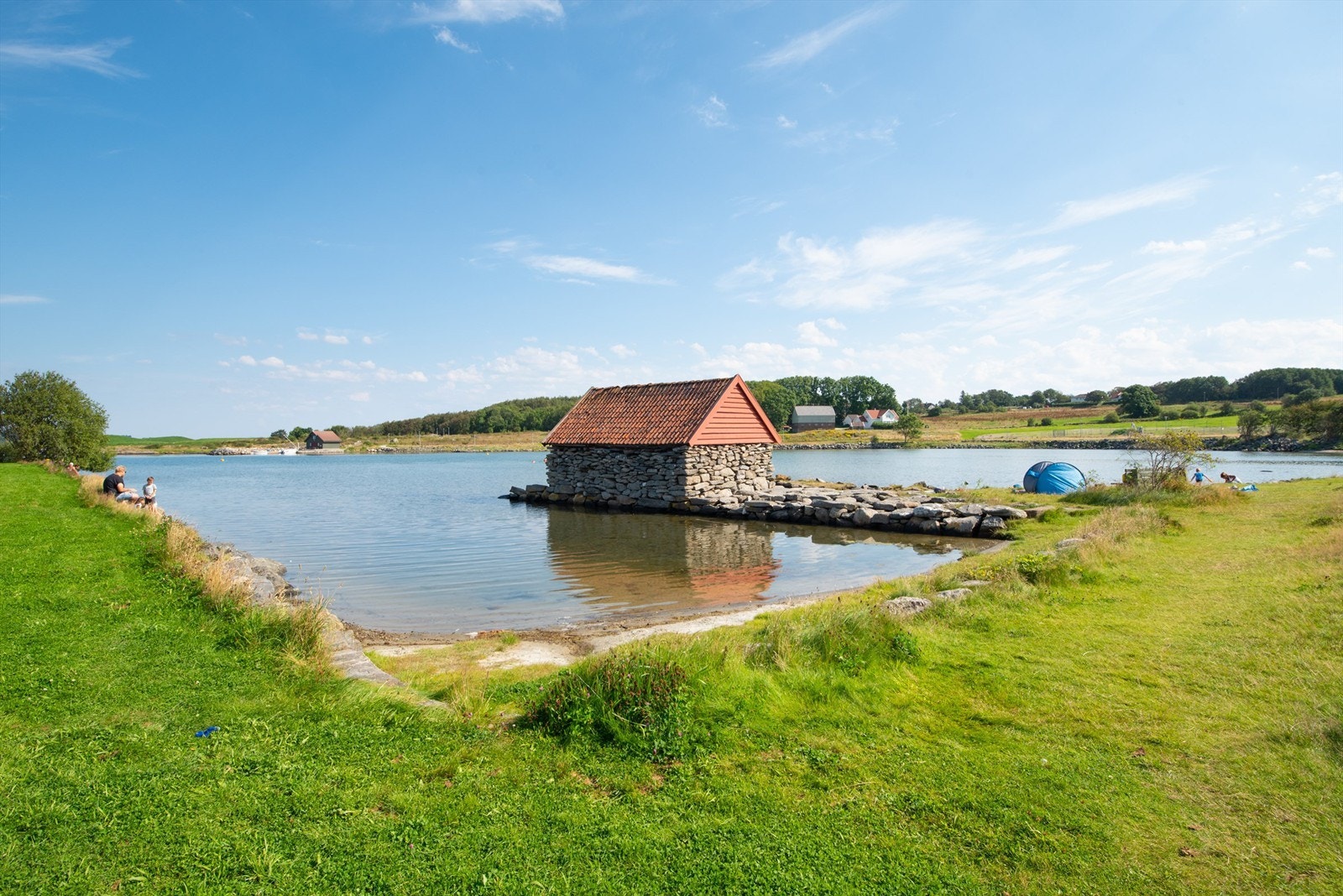 Bunnen er langgrunn og flott for barn Galleribilde