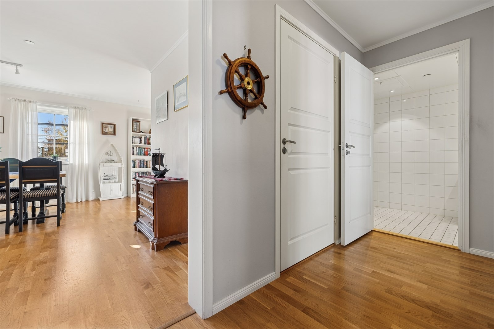 Fra gangen er det tilgang til bod/teknisk rom. Galleribilde