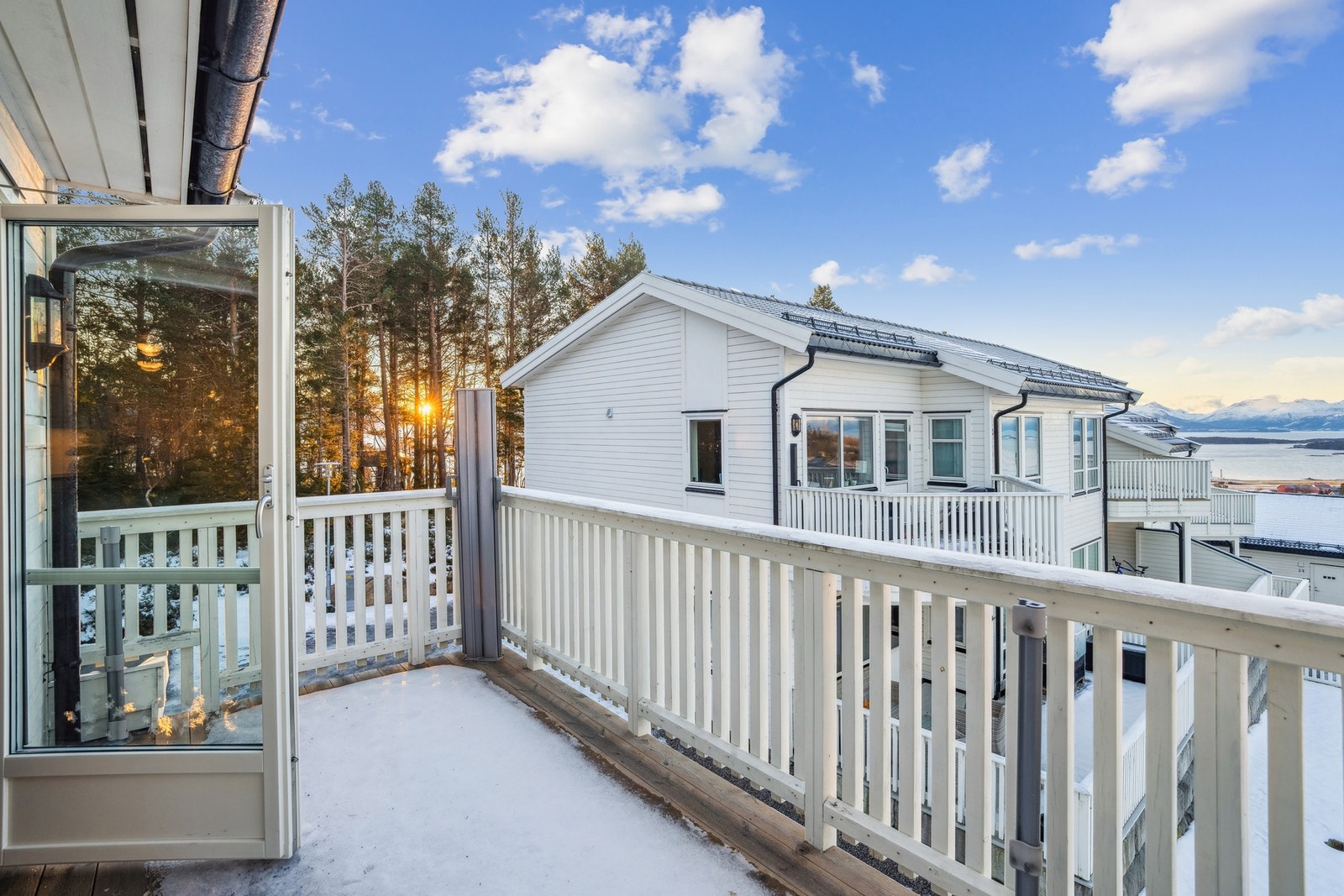 Leiligheten ligger i øverste etasje og har sydvendt balkong Galleribilde