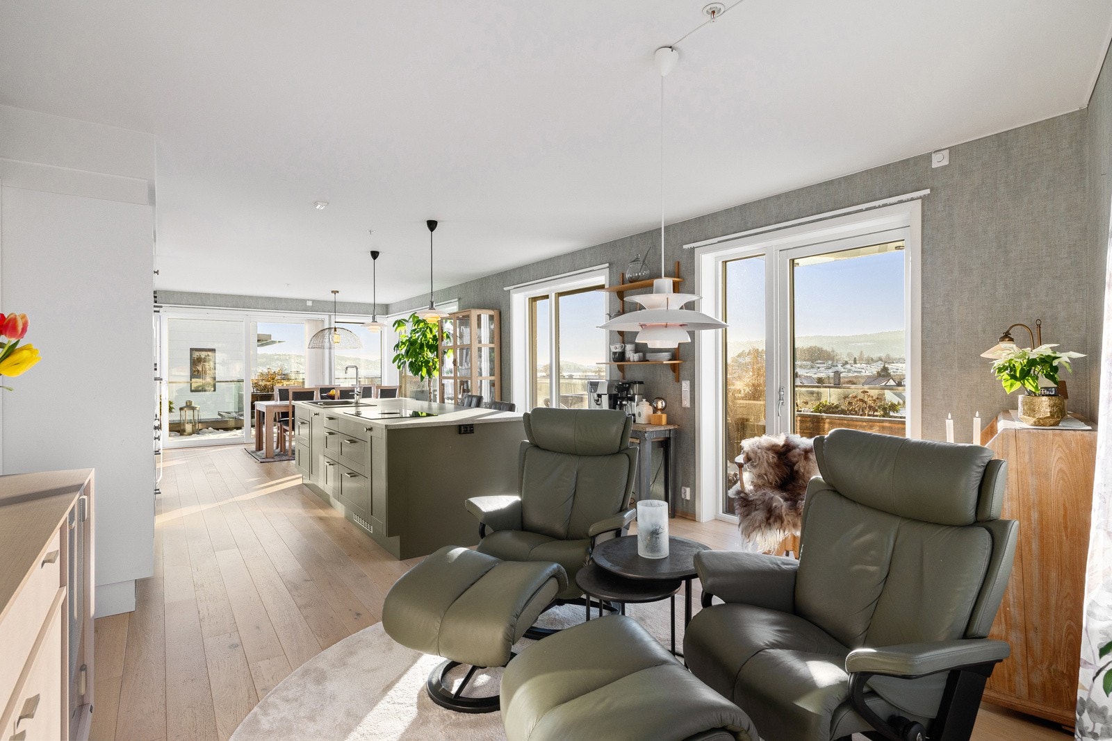 Det er også et hyggelig TV-hjørne i stuen Galleribilde