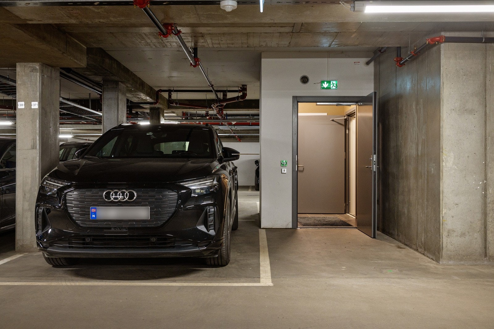 Med leiligheten følger det biloppstillingsplass i felles garasjeanlegg med heisadkomst Galleribilde