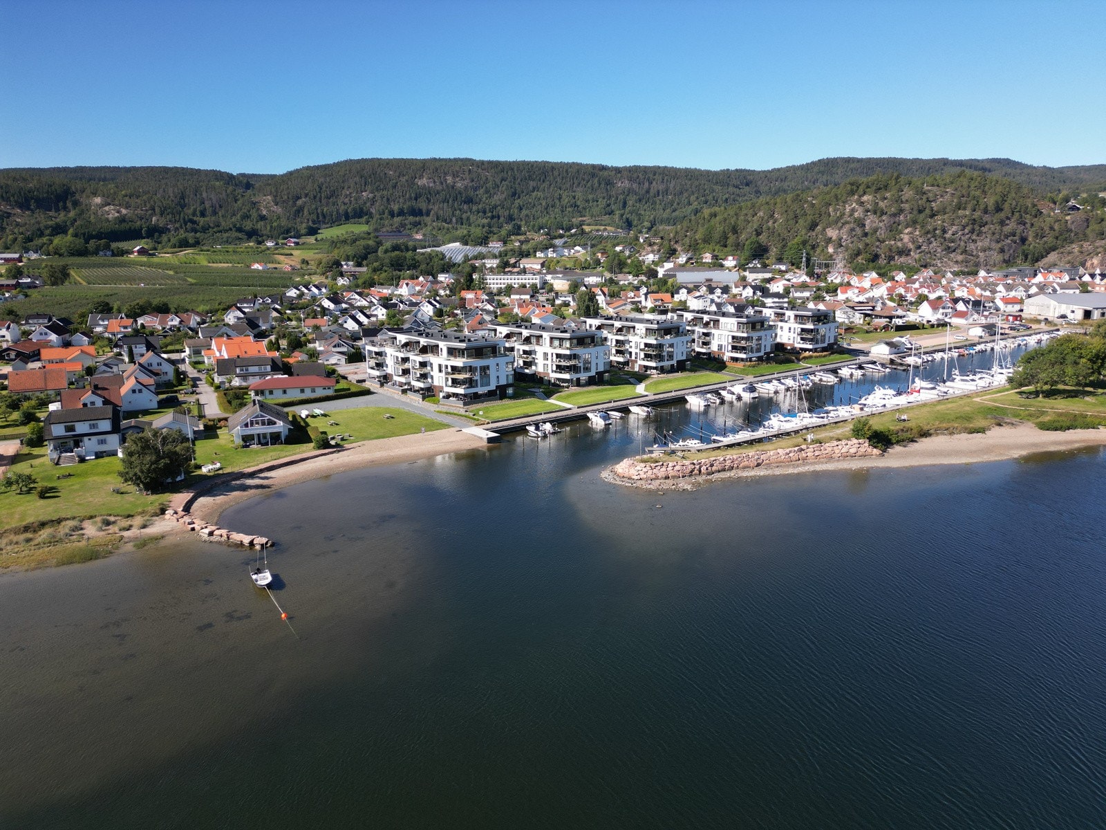 DRONEBILDE: Svelvigen brygge sett i sin helhet - FOTO: Inge Reidar Jensen Galleribilde