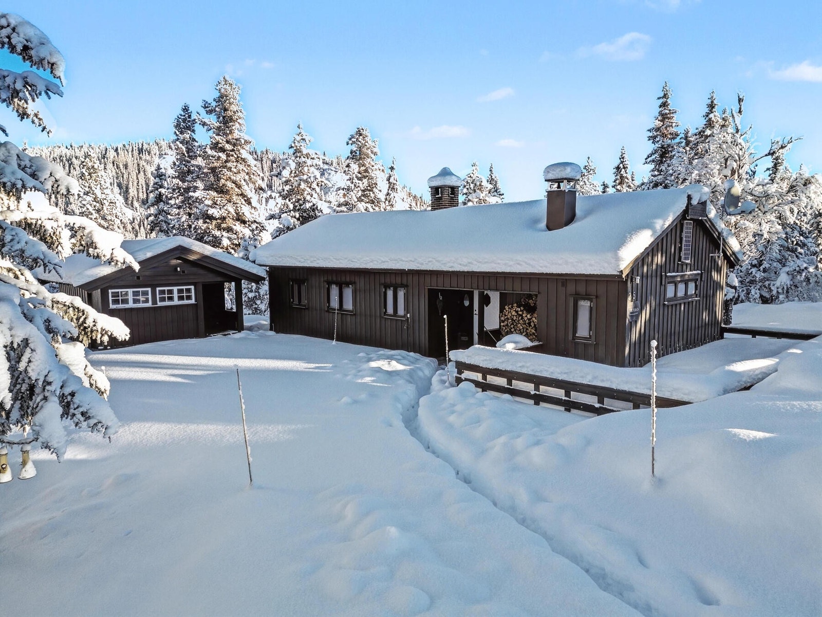 Velkommen til Fetjalie 25, en eiendom presentert av Eie Fjellmegleren. Eiendomsfoto: -EIE og Uthus Photography Galleribilde