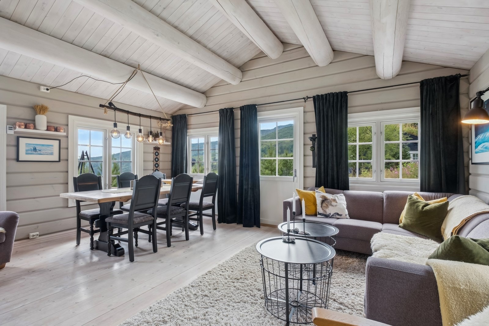 Dør ut til terrasse. Galleribilde