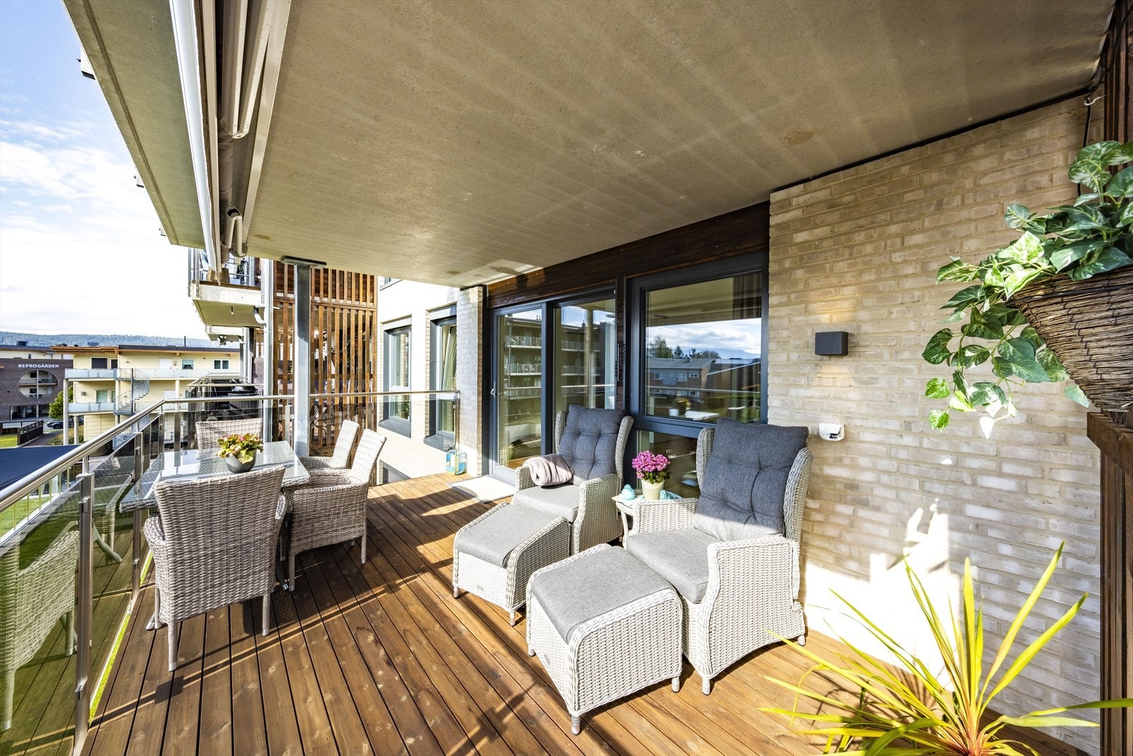 Stor solrik terrasse Galleribilde