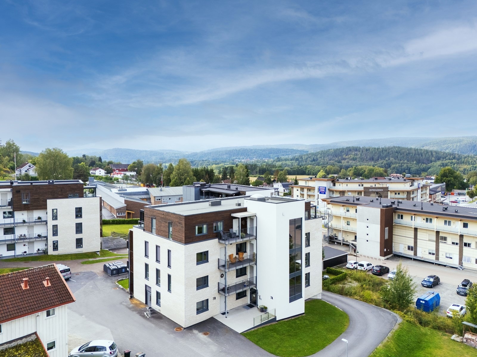 Her har man også nærhet til flotte turområder på Øståsen og kort vei til god fiskeelv. Galleribilde