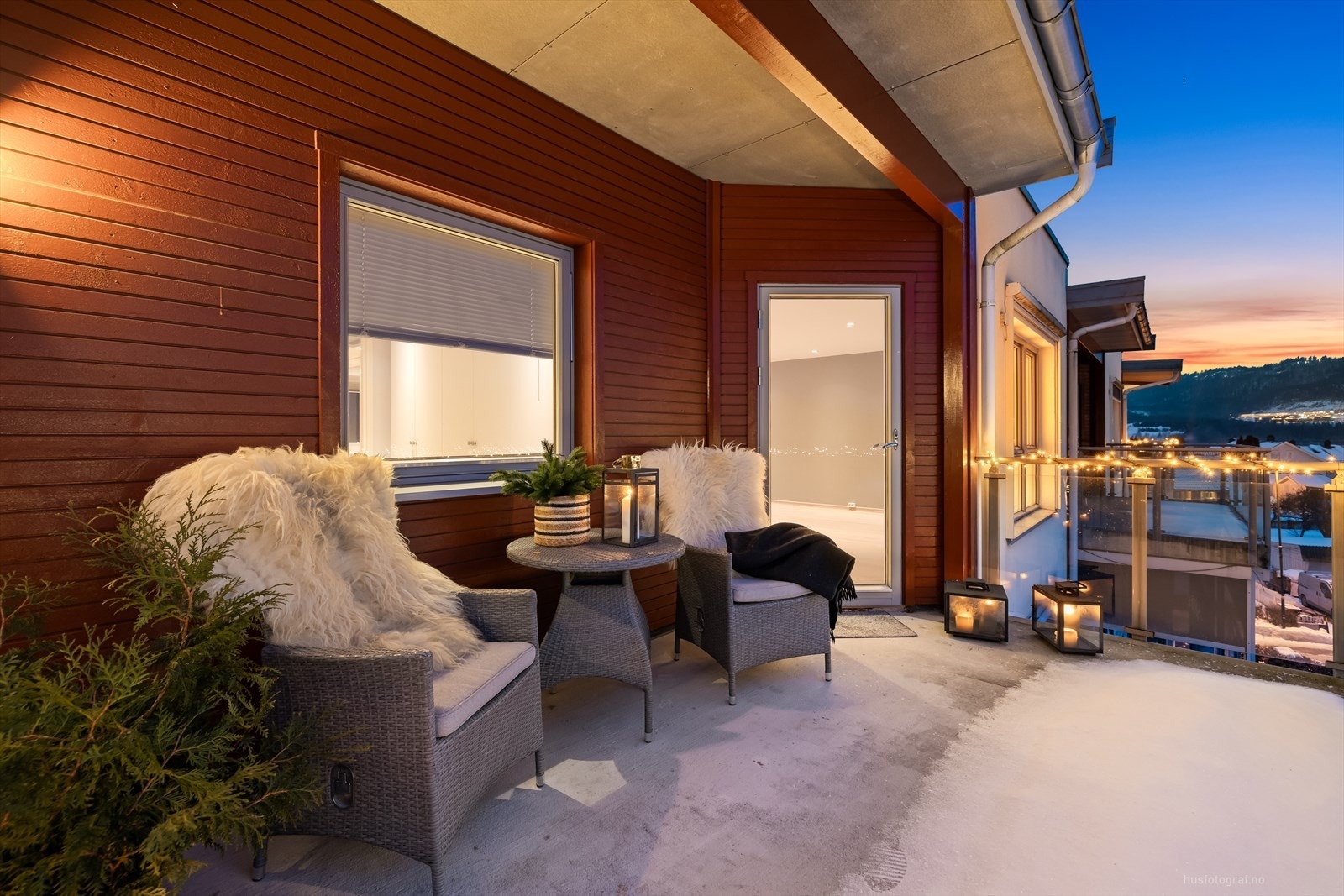 Gode møbleringsmuligheter på balkongen. Galleribilde