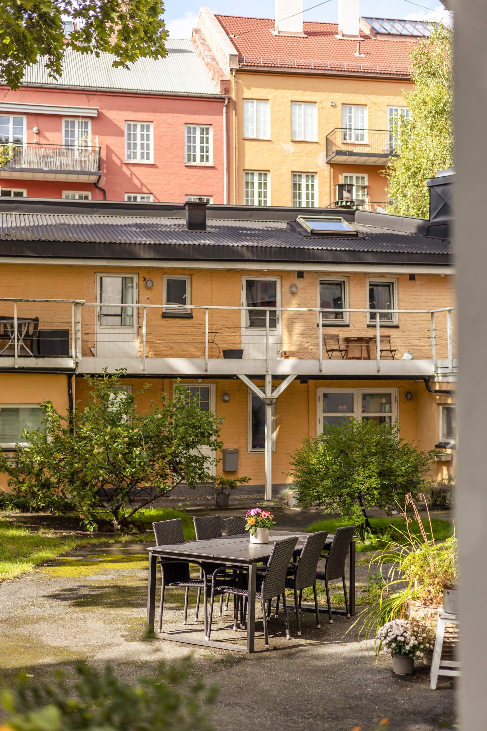 Dette er en superkoselig bakgård som du fort setter pris på! Galleribilde