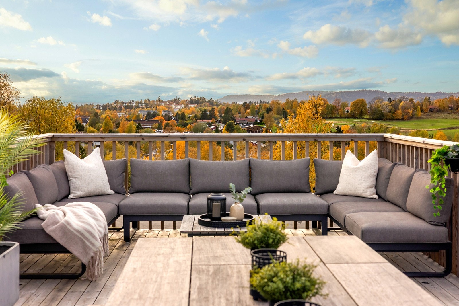 Takterrassen byr på en spektakulær utsikt over hele Røa og helt ned mot fjorden. Galleribilde