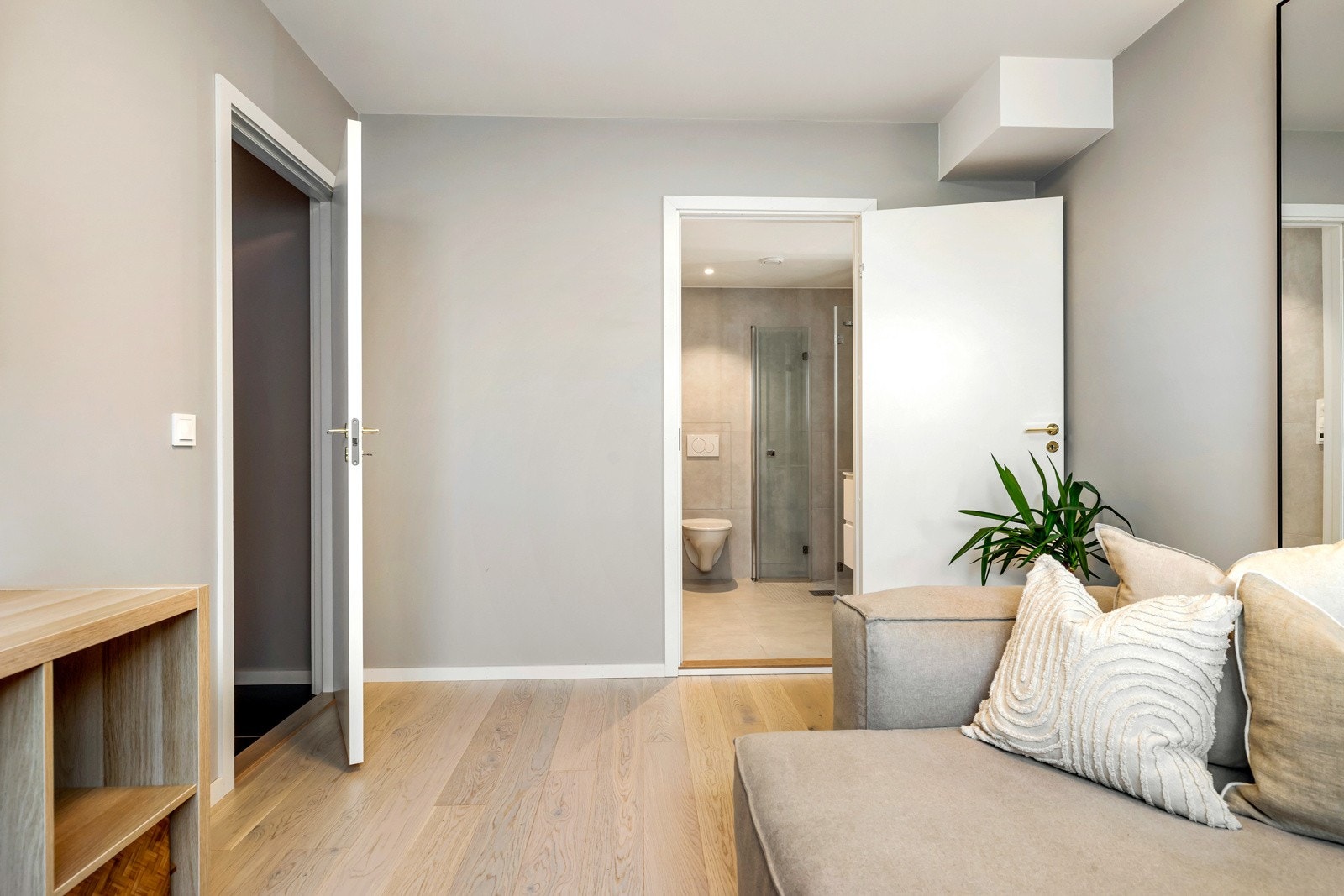 Fra stuen har du adkomst til badet. Galleribilde