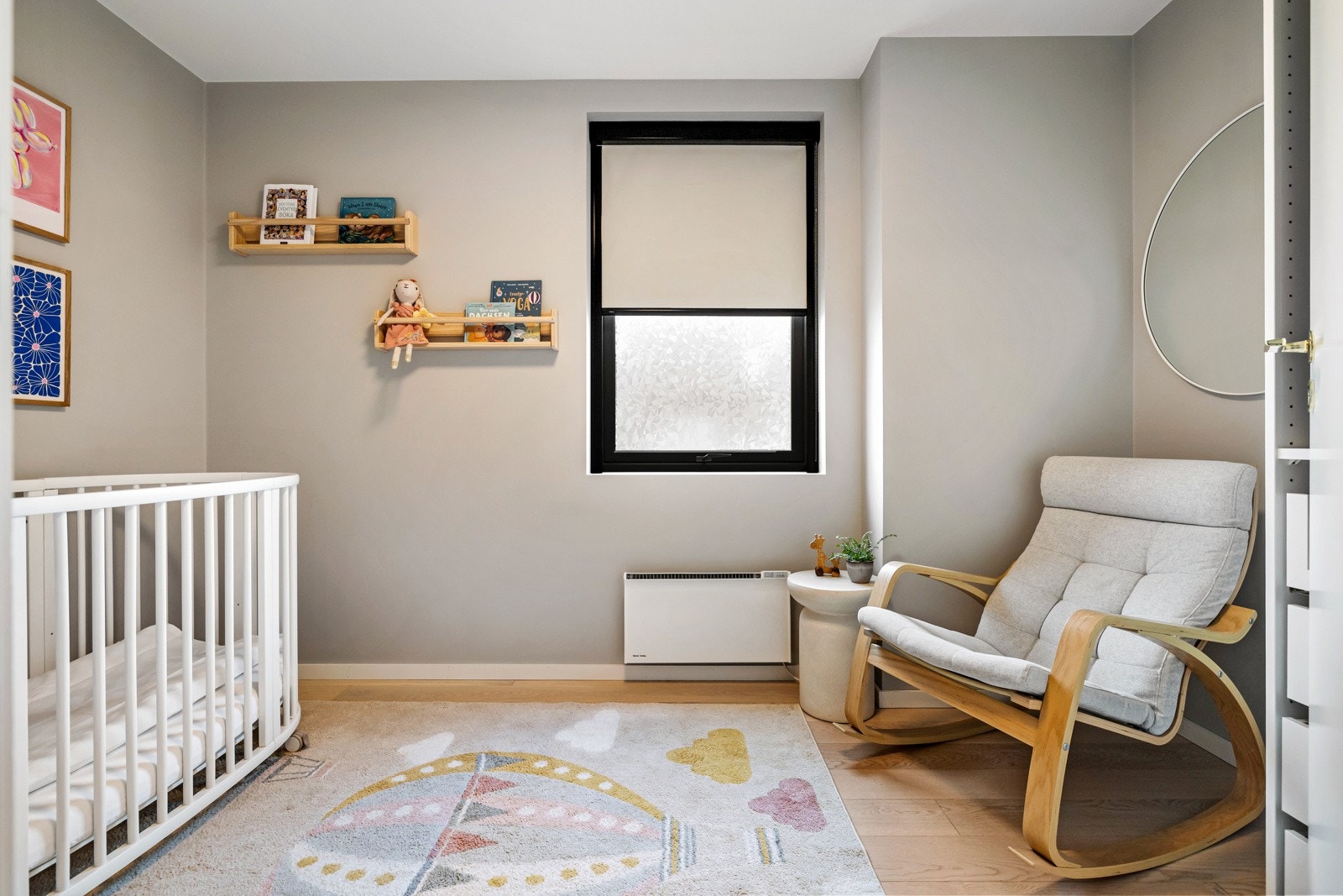 . I tillegg er det mørkleggingsløsninger på vinduene på alle soverommene, noe som gir optimal komfort. Galleribilde