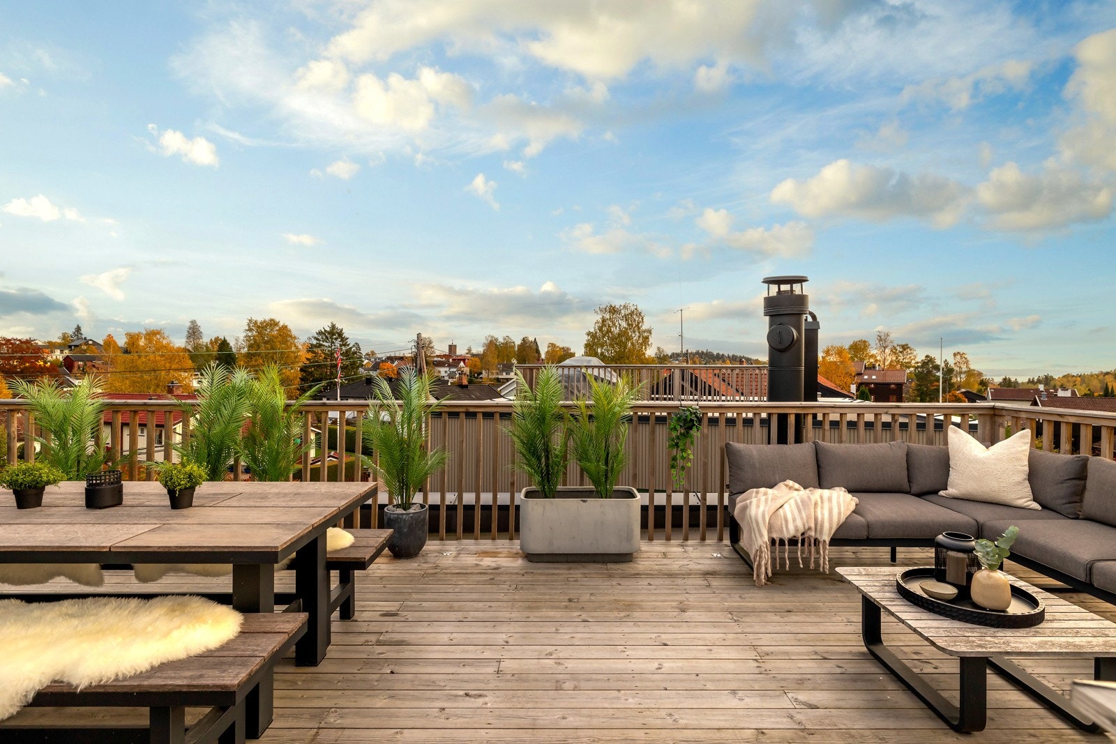 Dette er et sted hvor du kan nyte stillheten, utsikten og solnedgangene over byen. Galleribilde