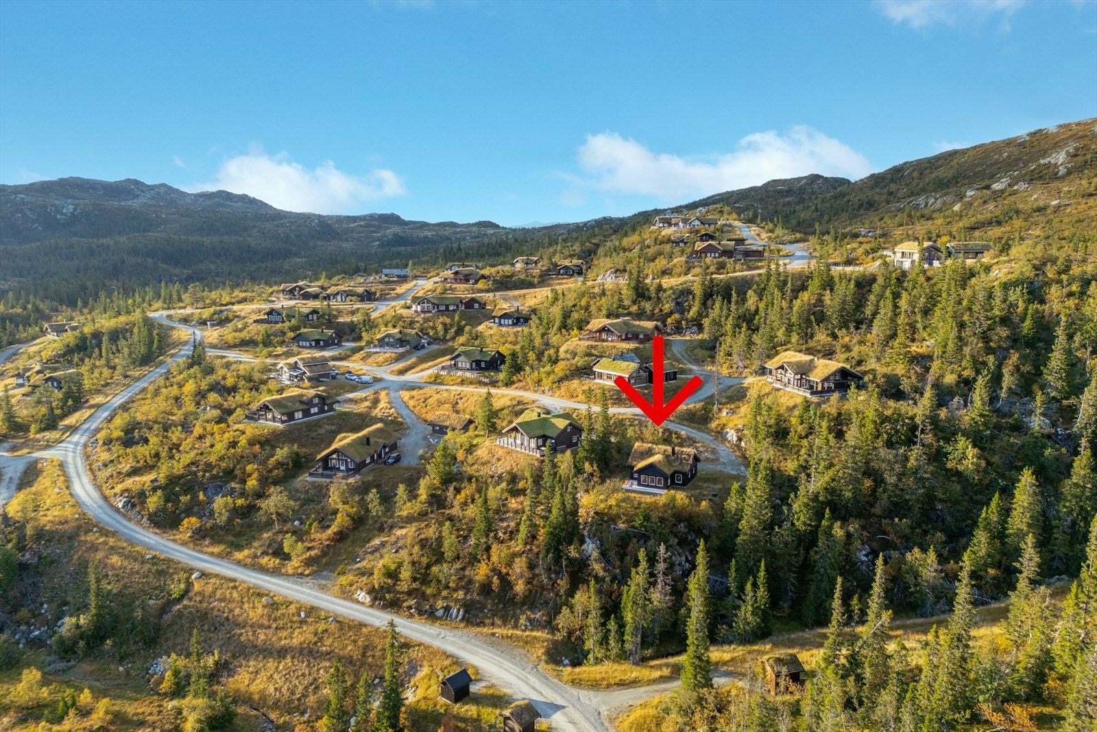 Meget god intern beliggenhet i feltet i enden, på et høydedrag, omkranset av friarealer Galleribilde