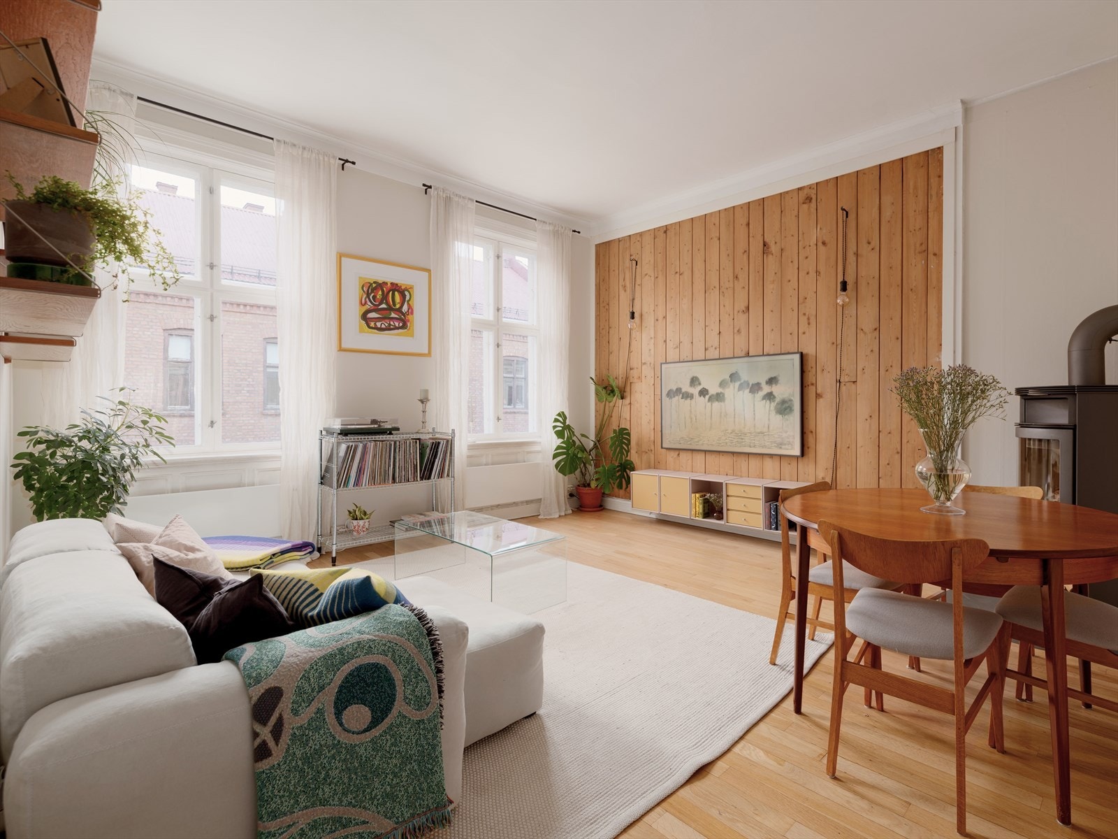 Leiligheten kan beskrives å ha en uanstrengt perfeksjonisme med gode og gjennomtenkte løsninger i alt fra romutnyttelse til inventar. Galleribilde