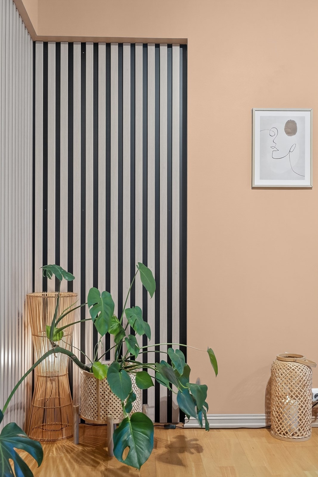 Delikat spilevegg som gir ett "brekk" i rommet. Galleribilde