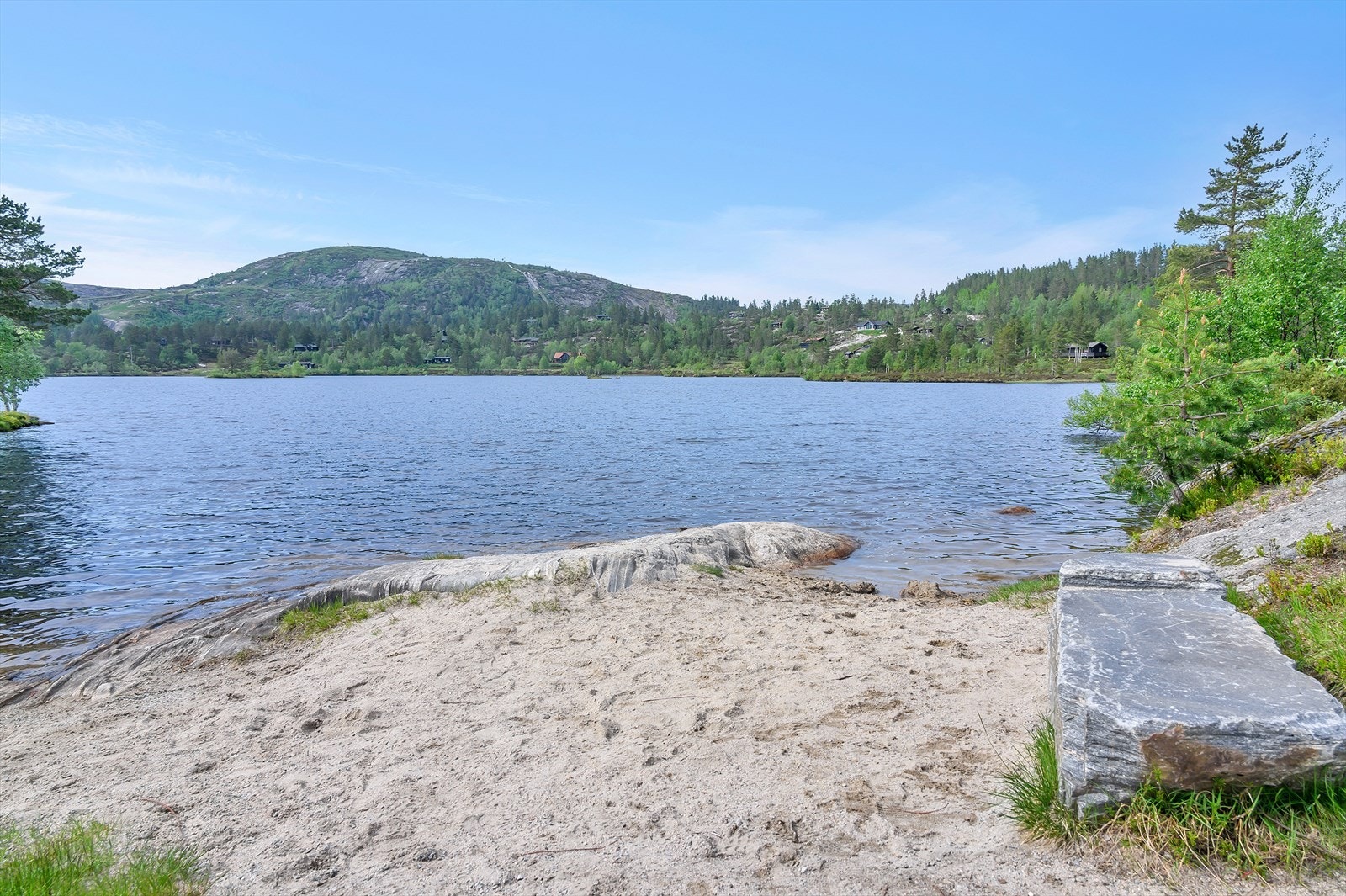 Kort gåavstand ca 10 min til en koselig
strand Galleribilde