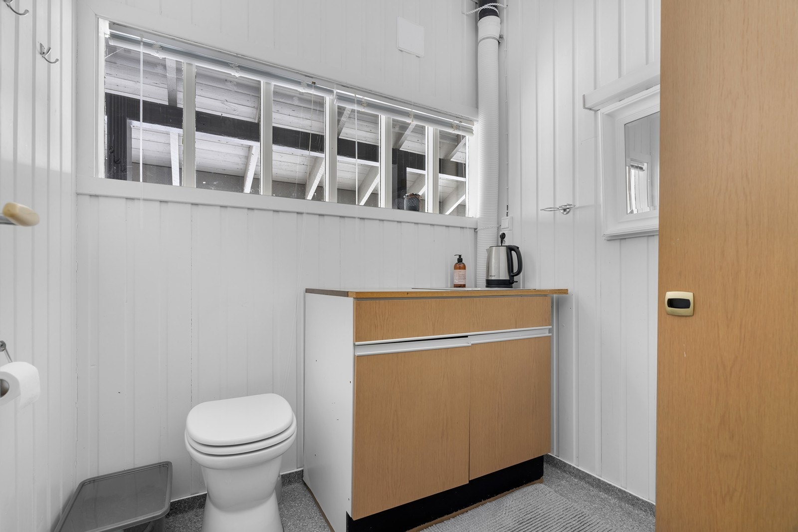 Toalettrom med kammertoalet Galleribilde