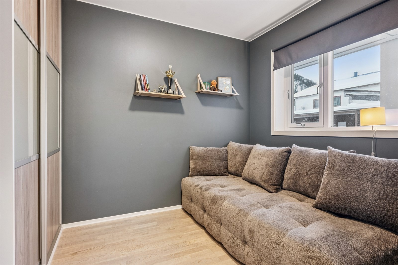 Soverom 2 - Langlo skyvedørsgarderobe Galleribilde