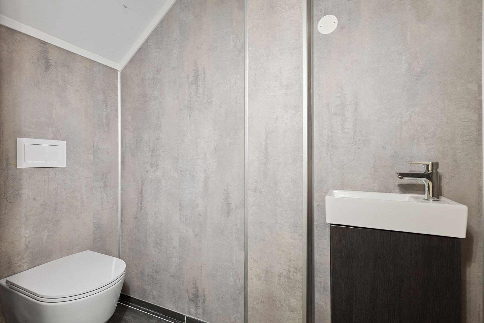 Det finnes flere separate toalettrom Galleribilde