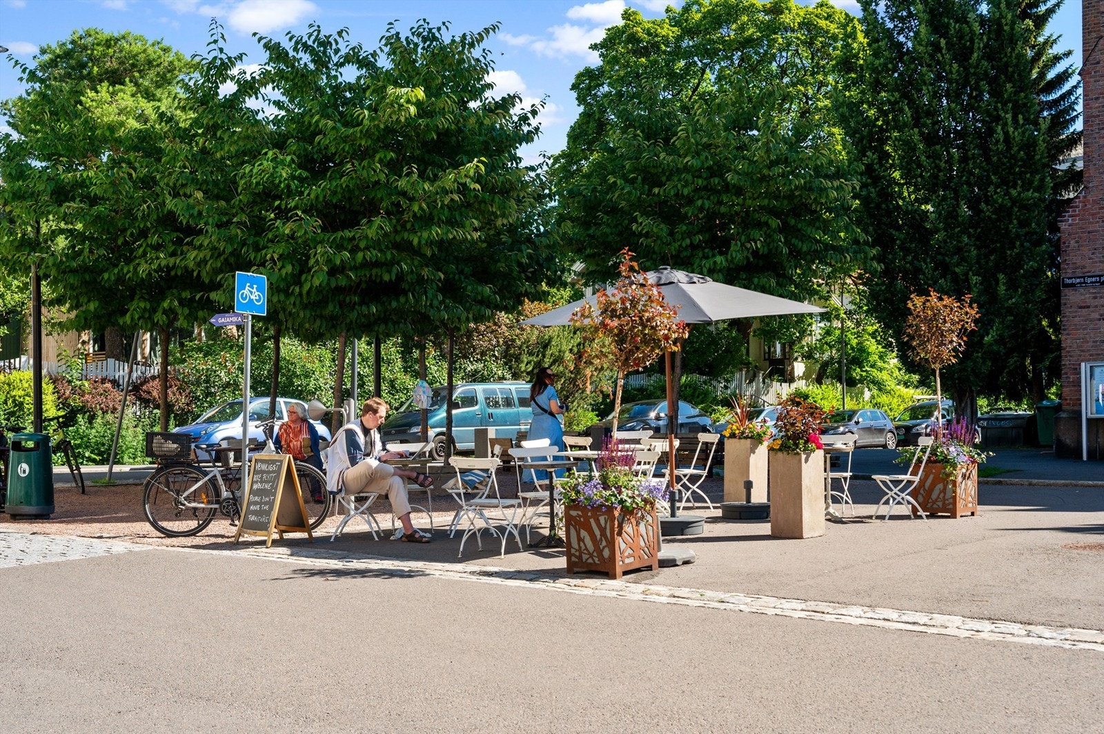 Her er det bilfritt og stille, med blomstrende kirsebærtrær i mai. Galleribilde