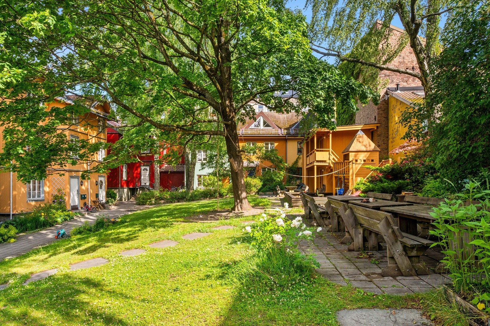 En sjelden kombinasjon av en tilbaketrukket beliggenhet og nærhet til alle byens fasiliteter. Galleribilde