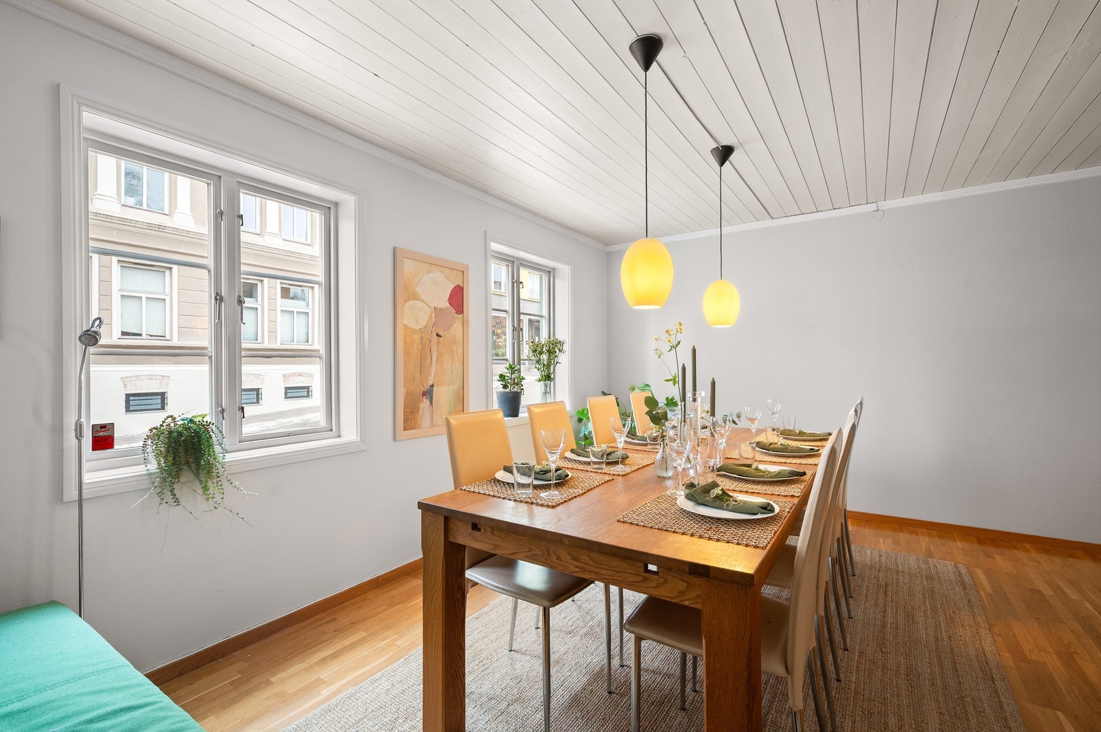 Dette er et rom som virkelig innbyr til lange middager og hyggelige sammenkomster i godt selskap. Galleribilde