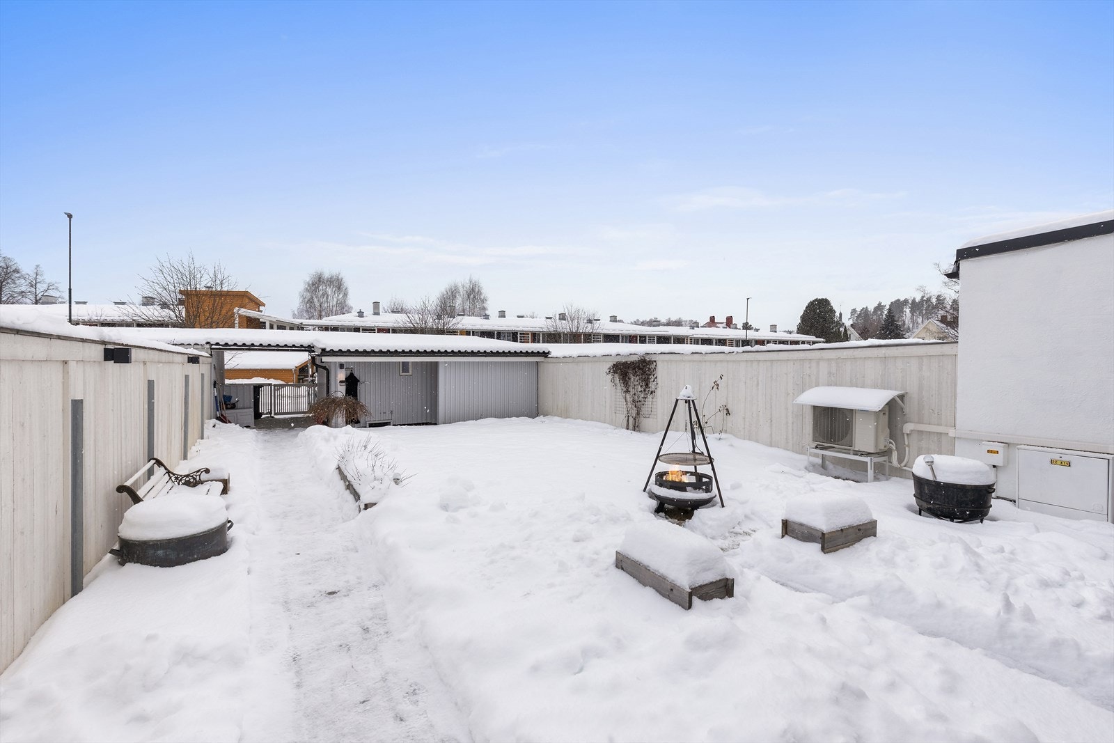 Uteområdet gir gode muligheter for lek og sosiale sammenkomster. Galleribilde