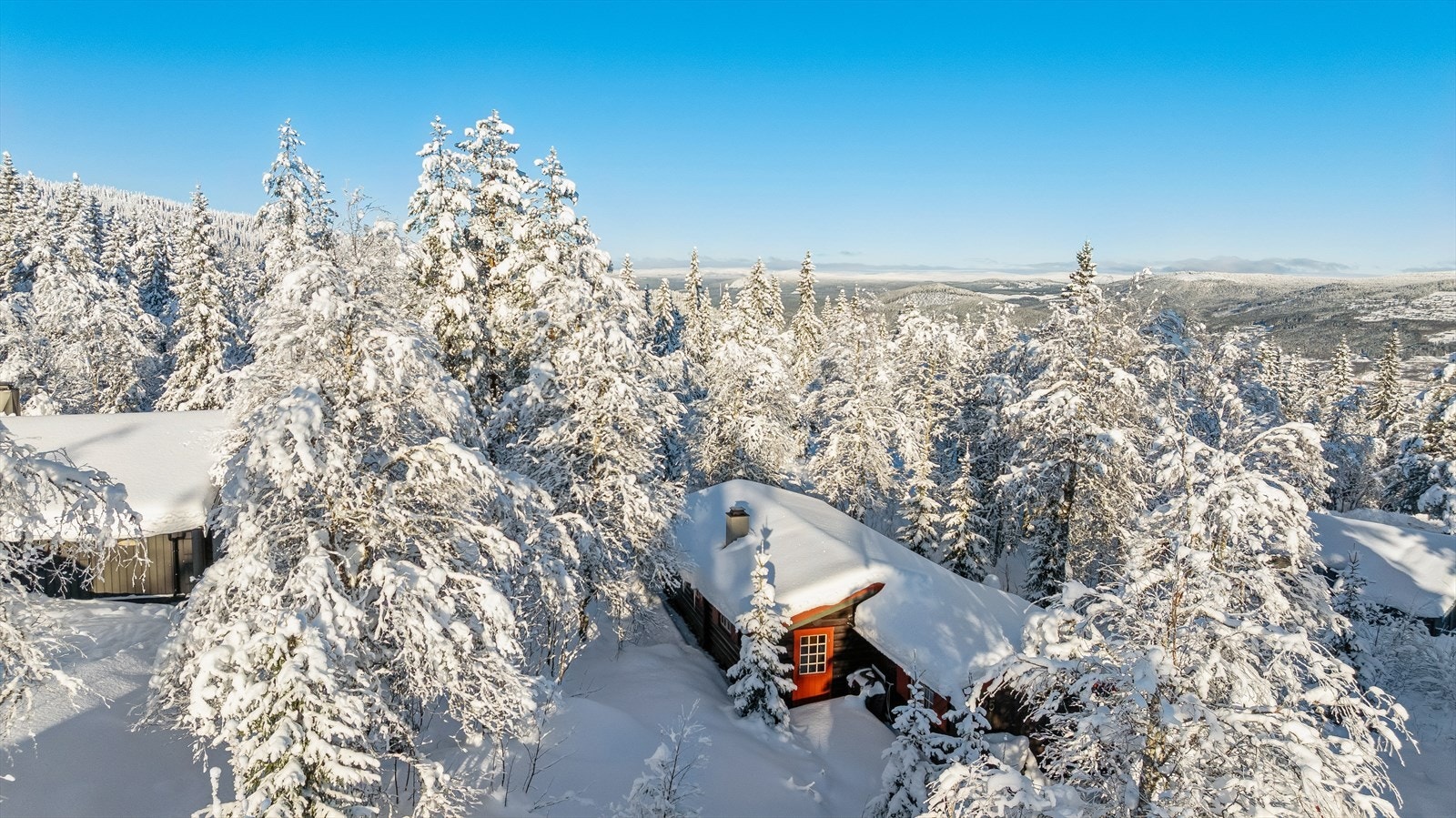 Hytta har en flott beliggenhet i et etablert hytteområde i Trysilfjellet. Fotograf: Johan Anderson. Galleribilde
